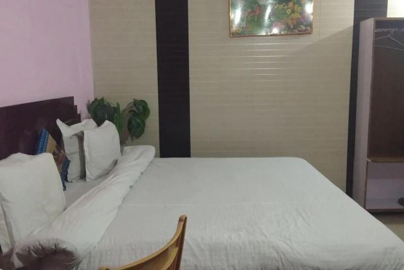 Hotel Surya Lake View Nainital Ngoại thất bức ảnh