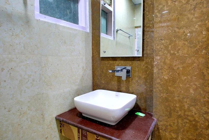 Hotel Surya Lake View Nainital Ngoại thất bức ảnh