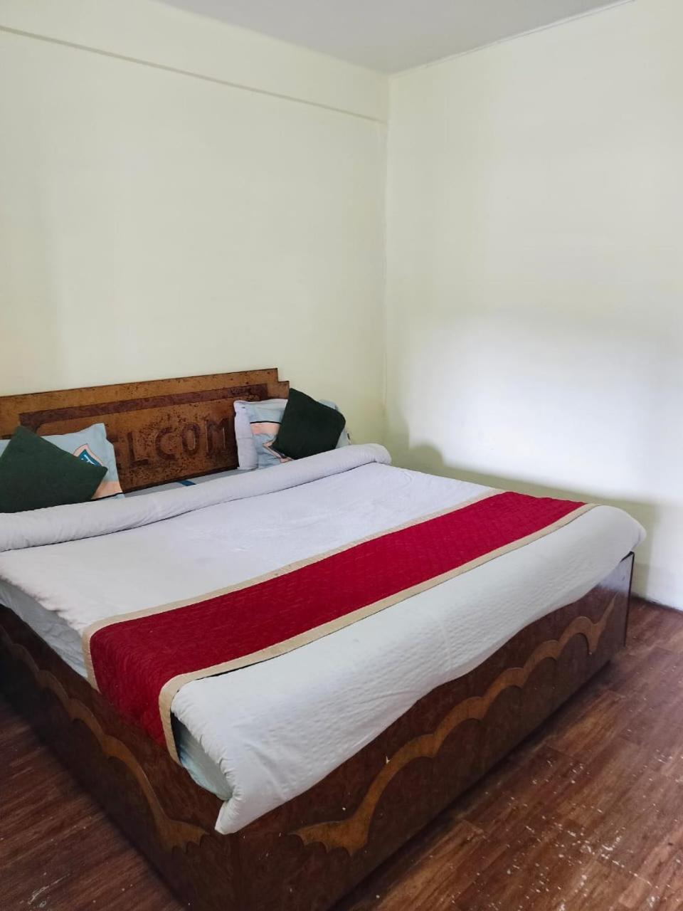Hotel Surya Lake View Nainital Ngoại thất bức ảnh