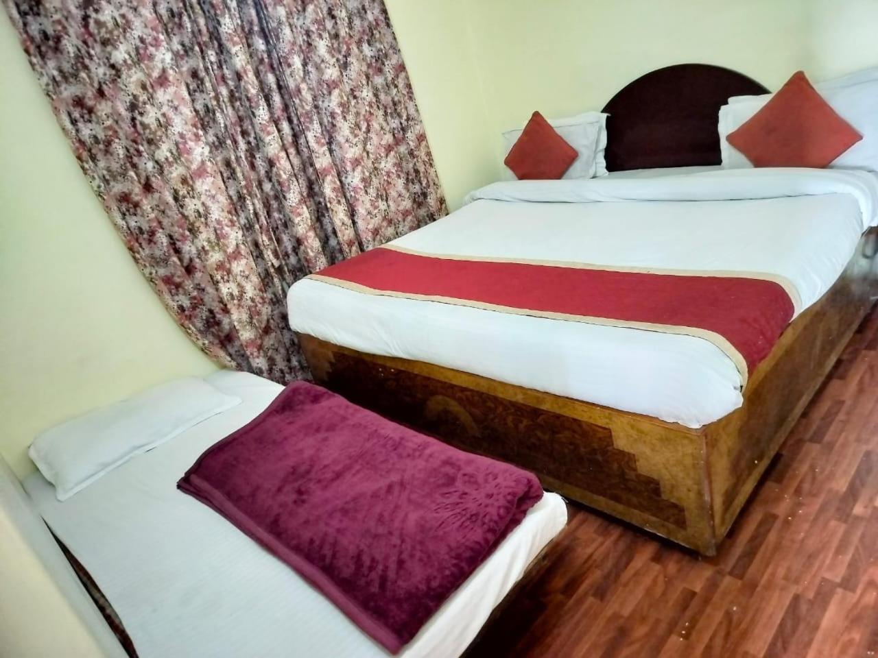 Hotel Surya Lake View Nainital Ngoại thất bức ảnh